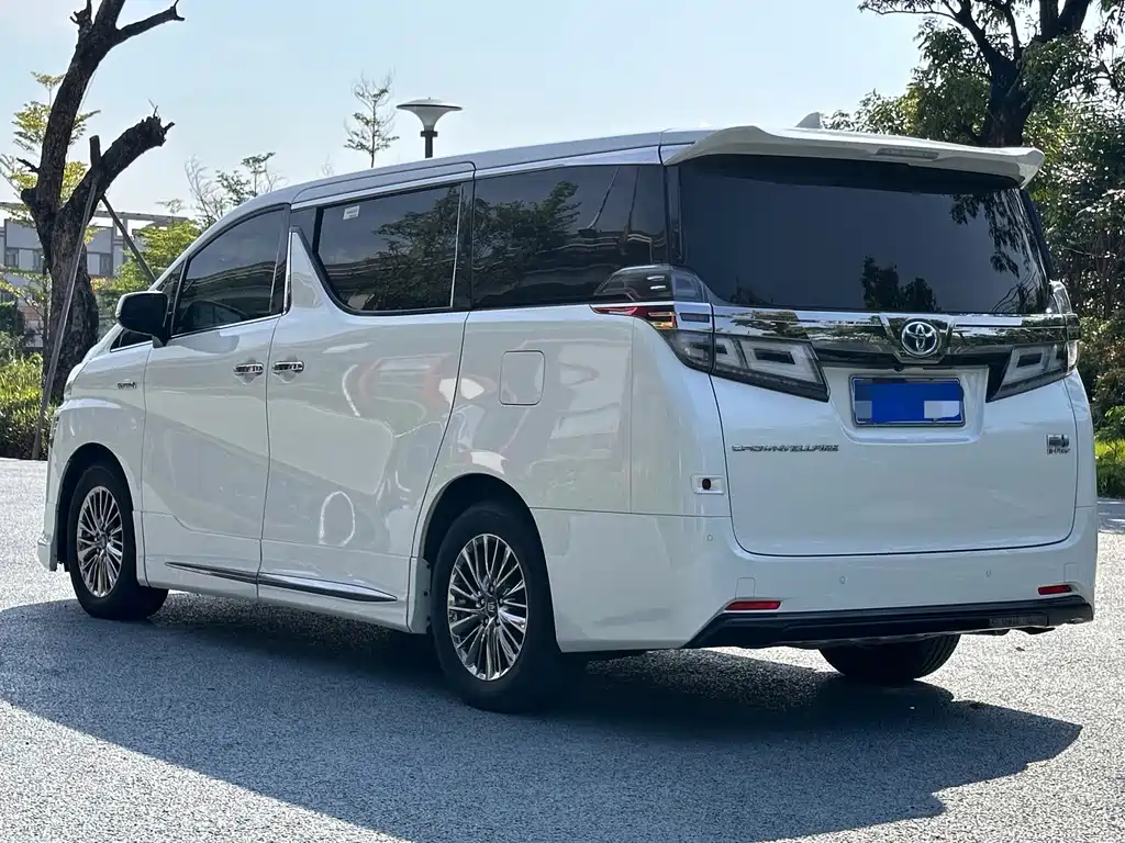 Toyota Vellfire — миниатюра 6
