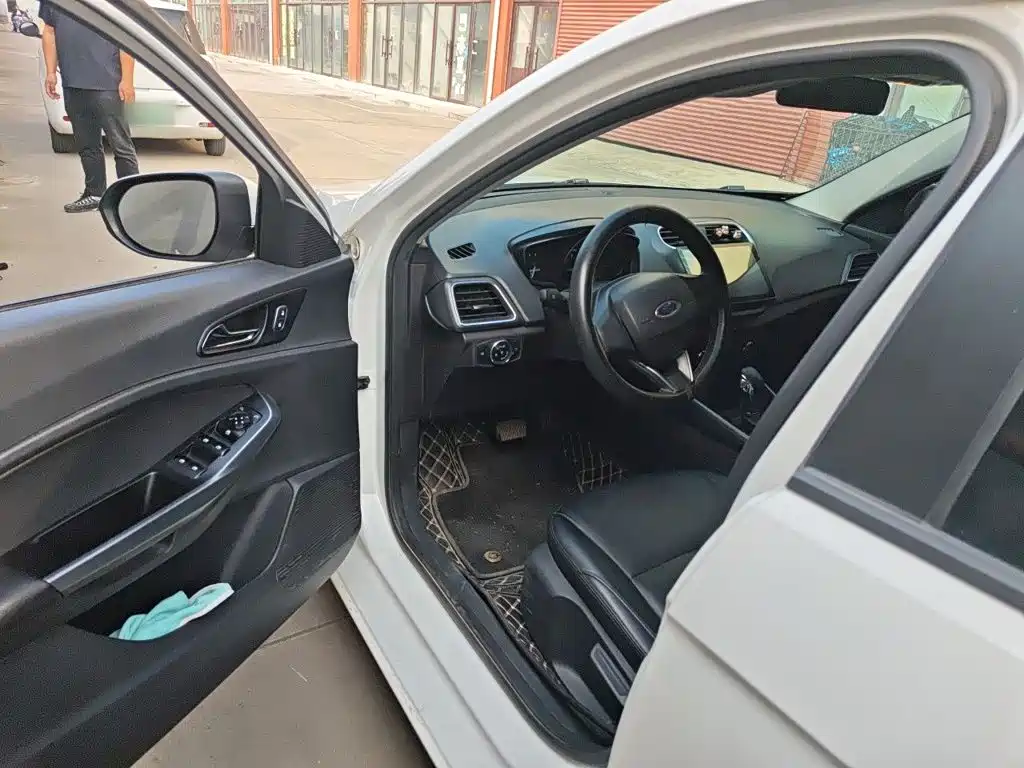 Ford Escort — миниатюра 12