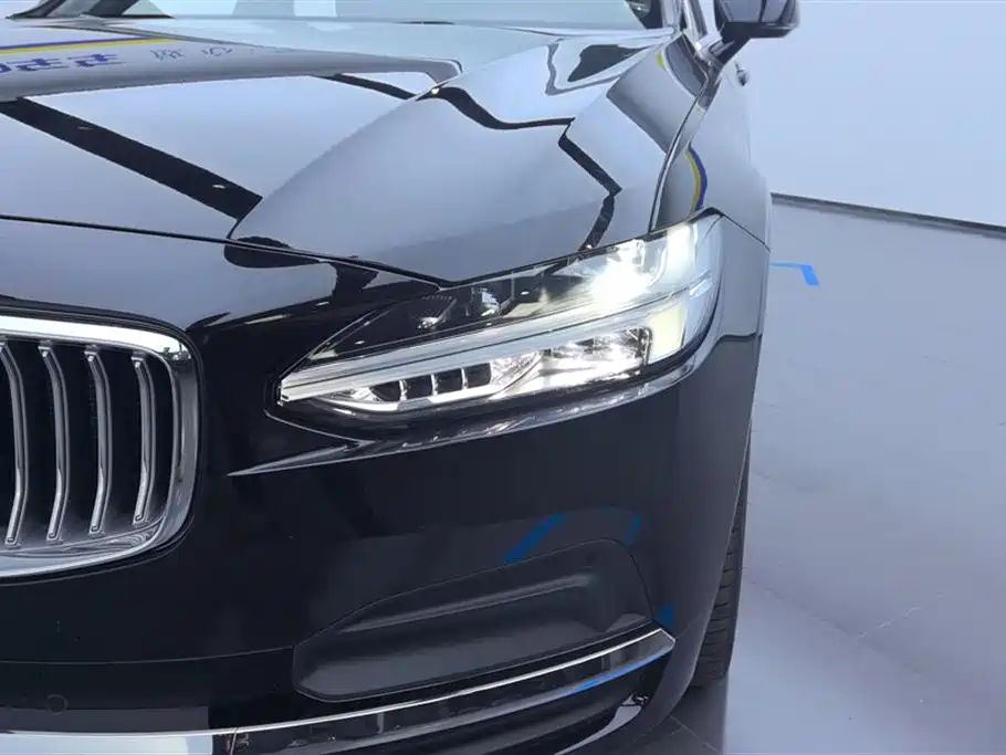 Volvo S90 2025 B5 Luxury