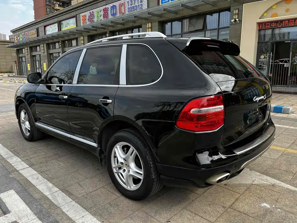 Porsche Cayenne — миниатюра 6