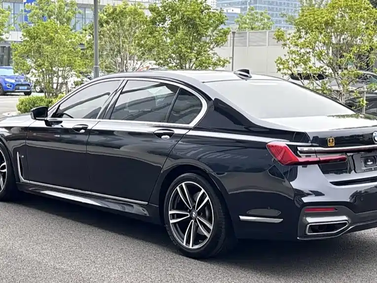 BMW 7 Series — миниатюра 4