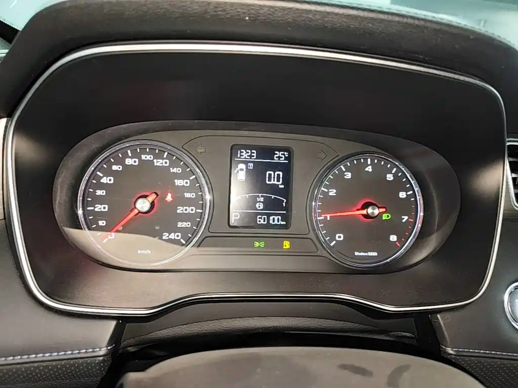 Roewe RX5 — миниатюра 12