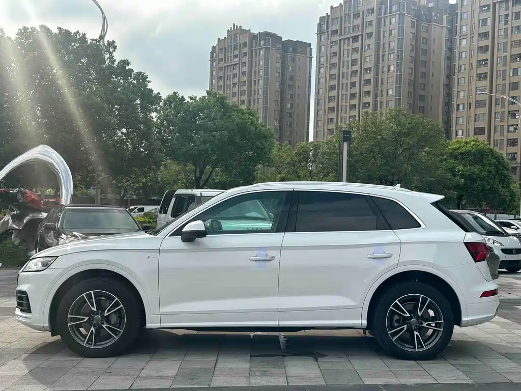 Audi Q5L 2018 40 TFSI Fashion V