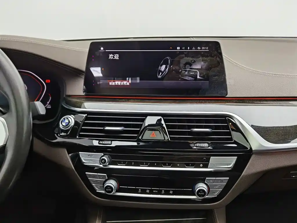 BMW 5 Series — миниатюра 12