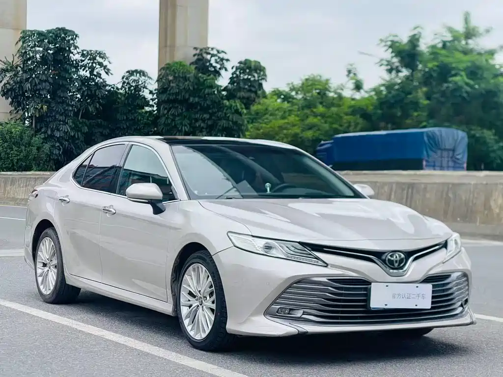 Toyota Camry — миниатюра 2