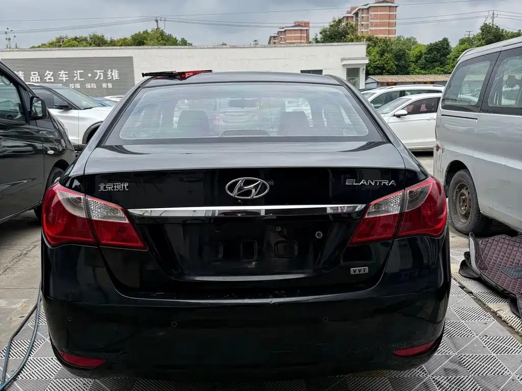 Hyundai Elantra — миниатюра 7