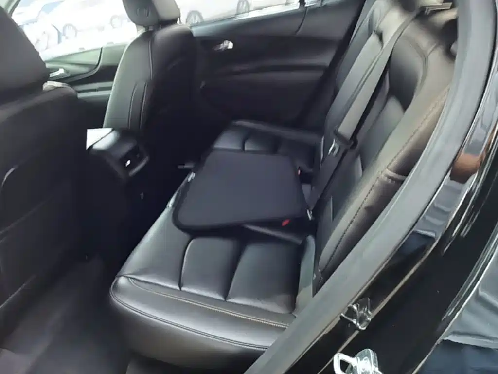 Chevrolet Equinox — миниатюра 17