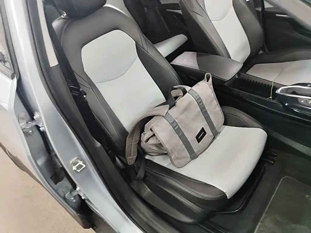 Chevrolet Menlo — миниатюра 25