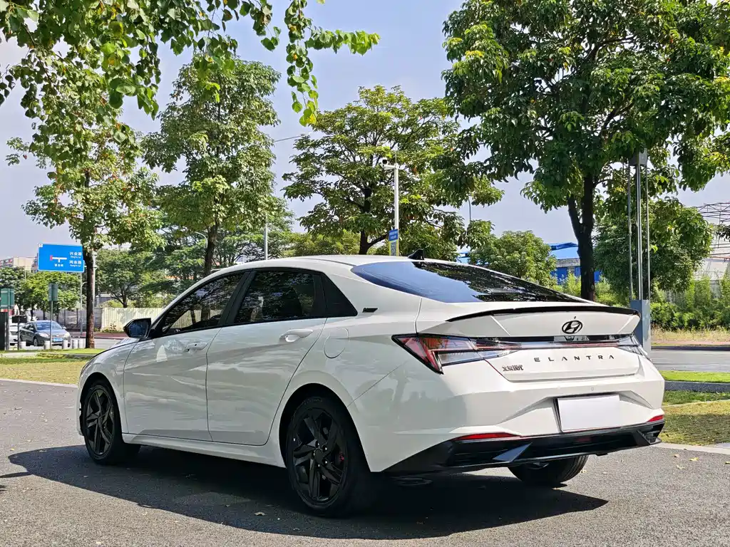 Hyundai Elantra — миниатюра 8