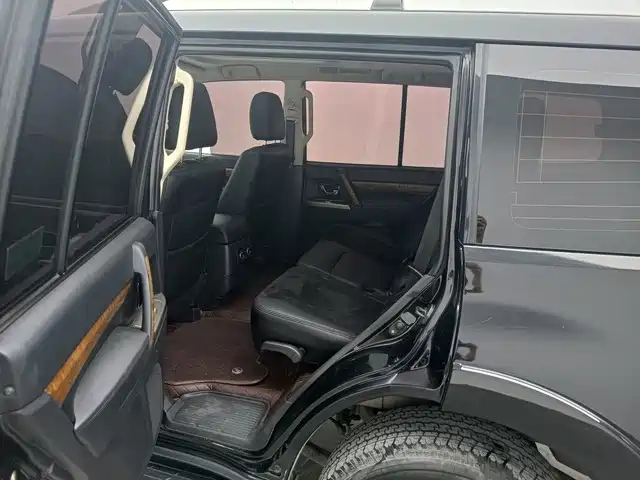 Mitsubishi Pajero (Import) — миниатюра 7