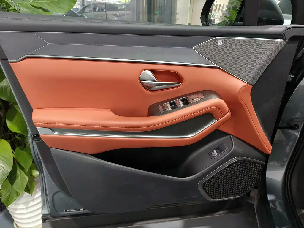 BYD Tang L — миниатюра 10