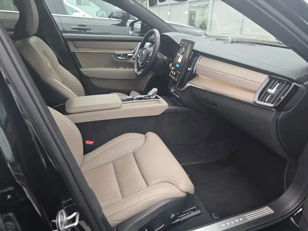 Volvo S90 PHEV — миниатюра 7