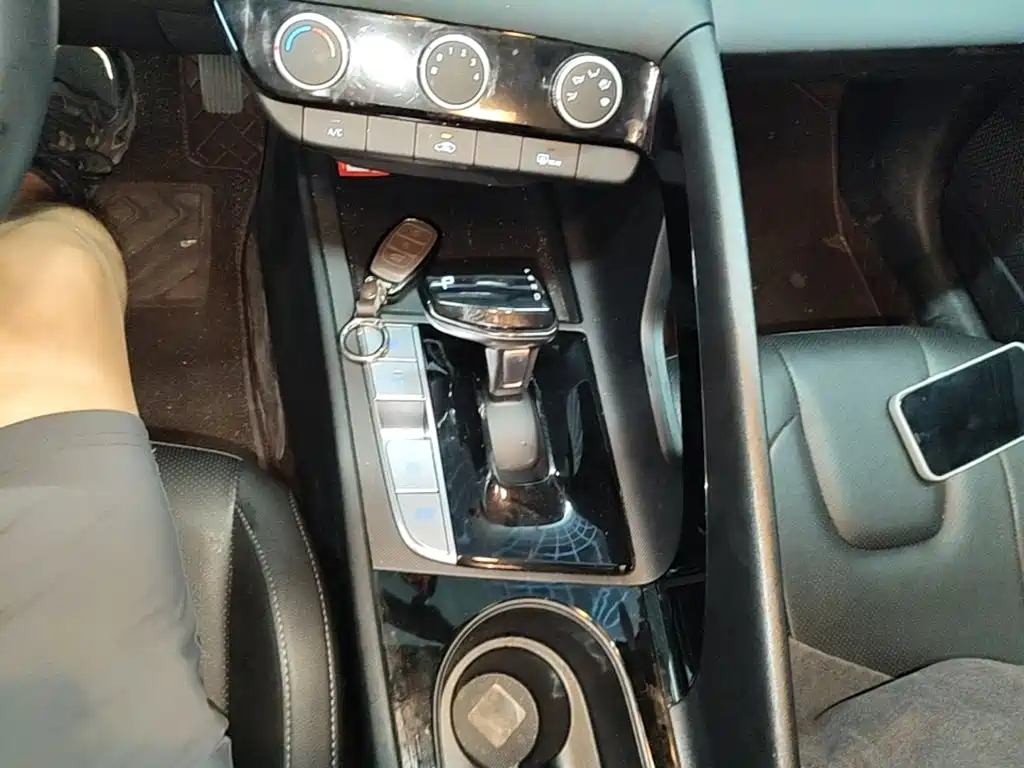 Hyundai Elantra — миниатюра 14