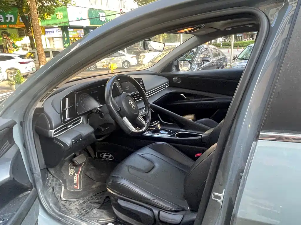 Hyundai Elantra 2021 1.5L CVT TOP Flagship