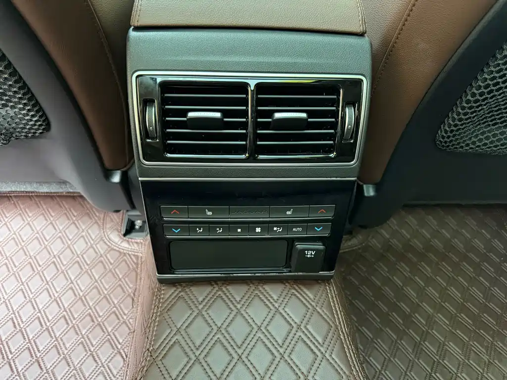 Jaguar XFL — миниатюра 10