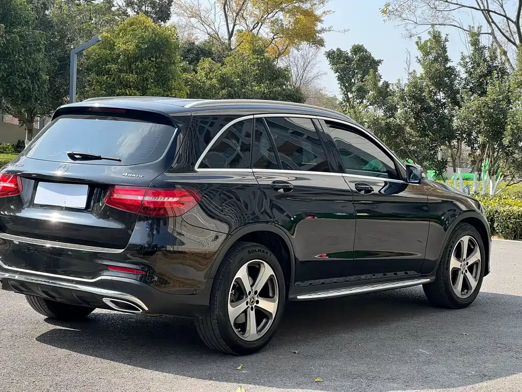 MERCEDES-BENZ GLC
