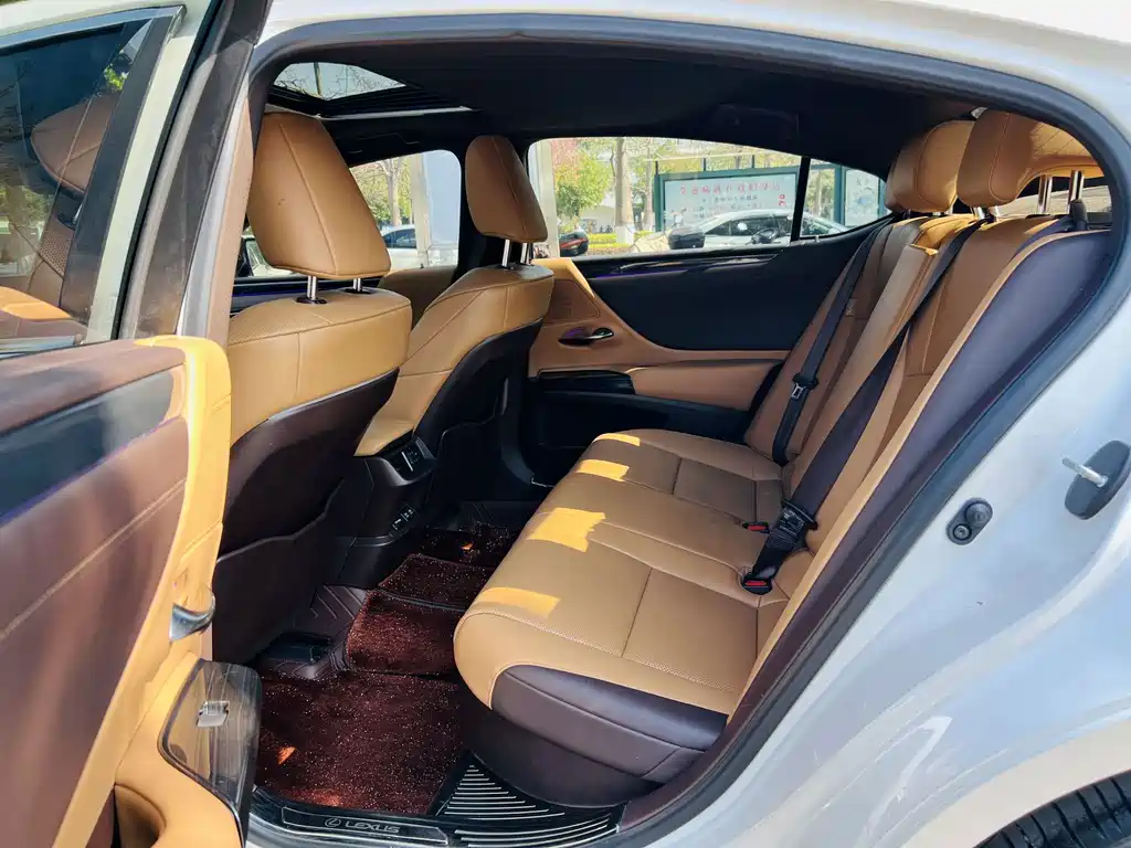 Lexus ES — миниатюра 8