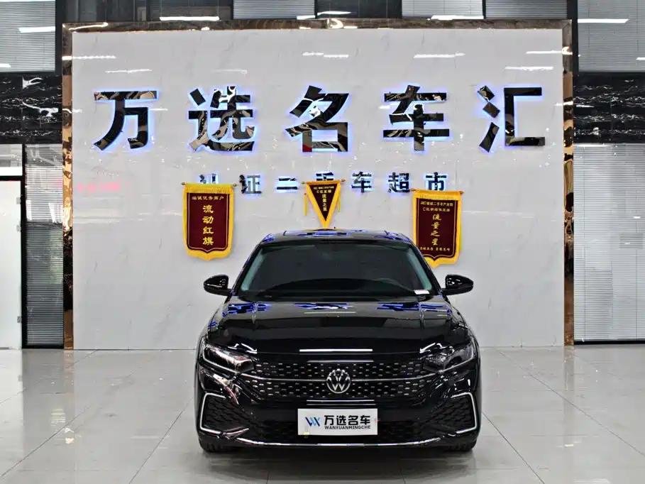 帕萨特 2024款 380TSI 龙腾版 2024