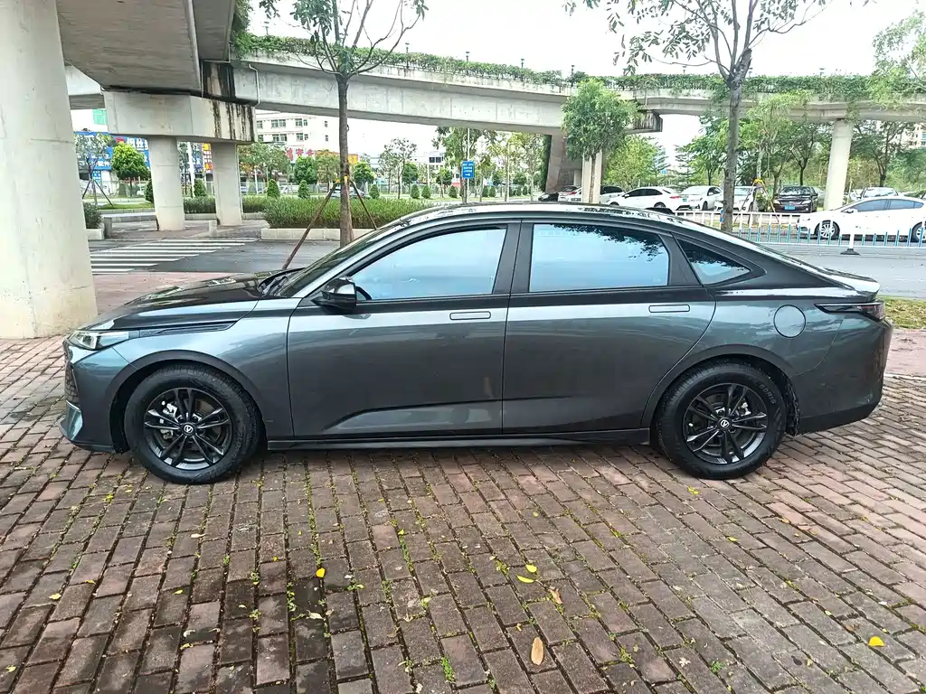 Changan Yida — миниатюра 3