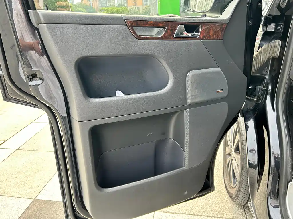 Volkswagen Multivan — миниатюра 9