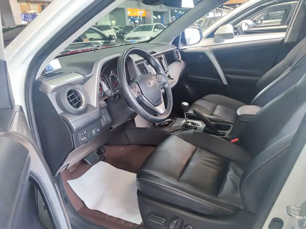 Toyota RAV4 — миниатюра 4