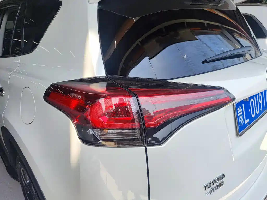 Toyota RAV4 — миниатюра 14