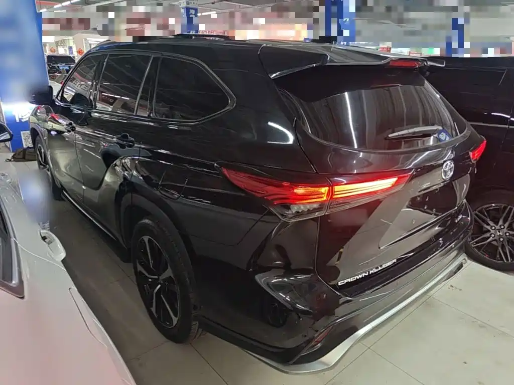 Toyota Crown Kluger — миниатюра 5