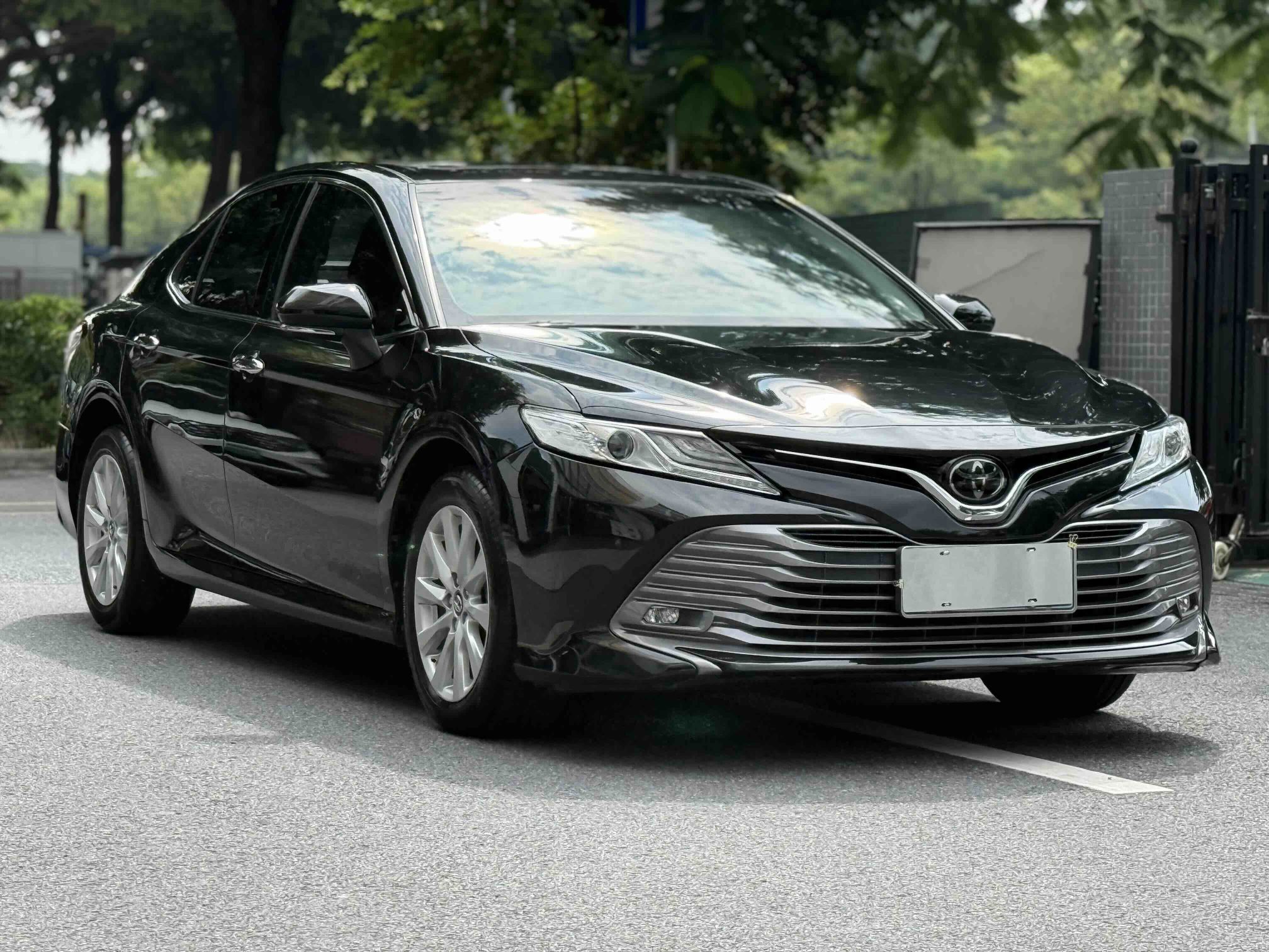 Toyota Camry — миниатюра 3