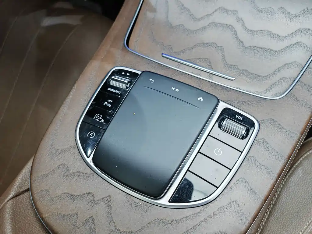 Mercedes-Benz E-Class — миниатюра 16