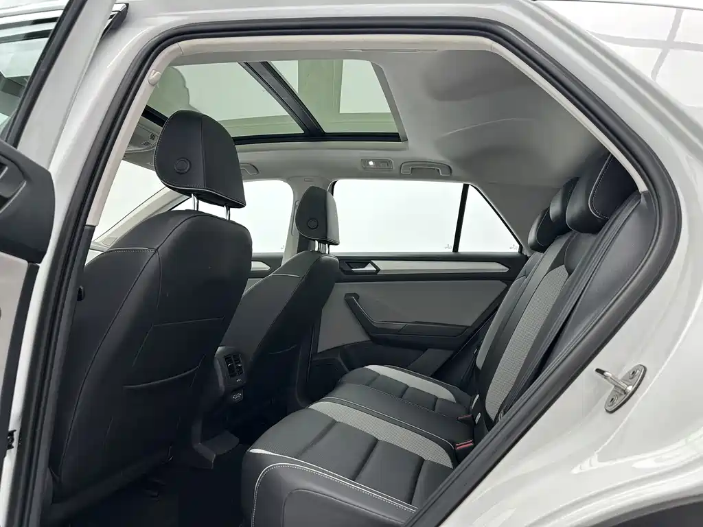 Volkswagen T-Roc 2023 280TSI DSG