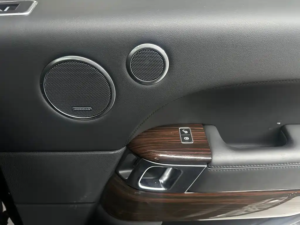Land Rover Range Rover — миниатюра 10
