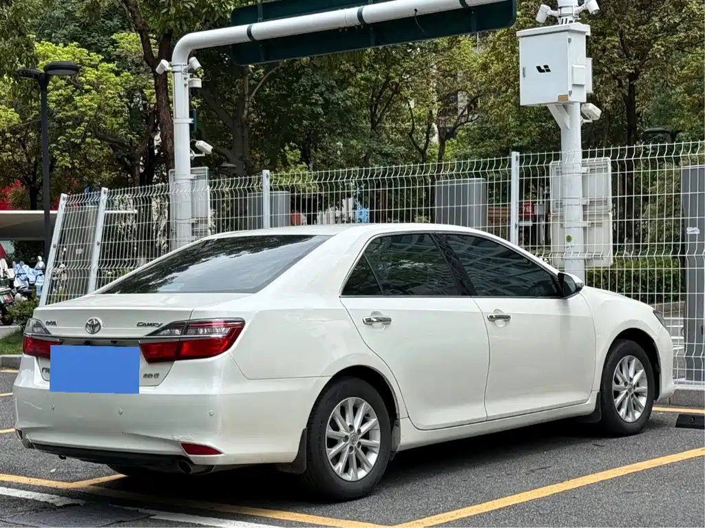 Toyota Camry 2016 2.0G Lead