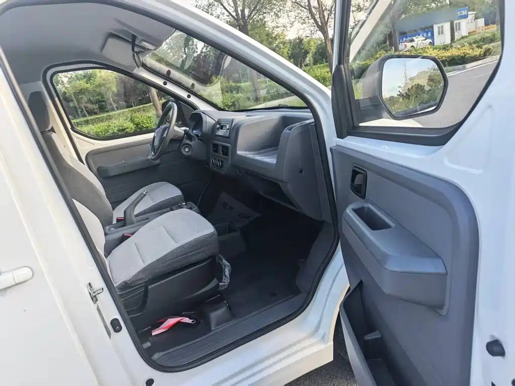 Wuling Yangguang — миниатюра 25