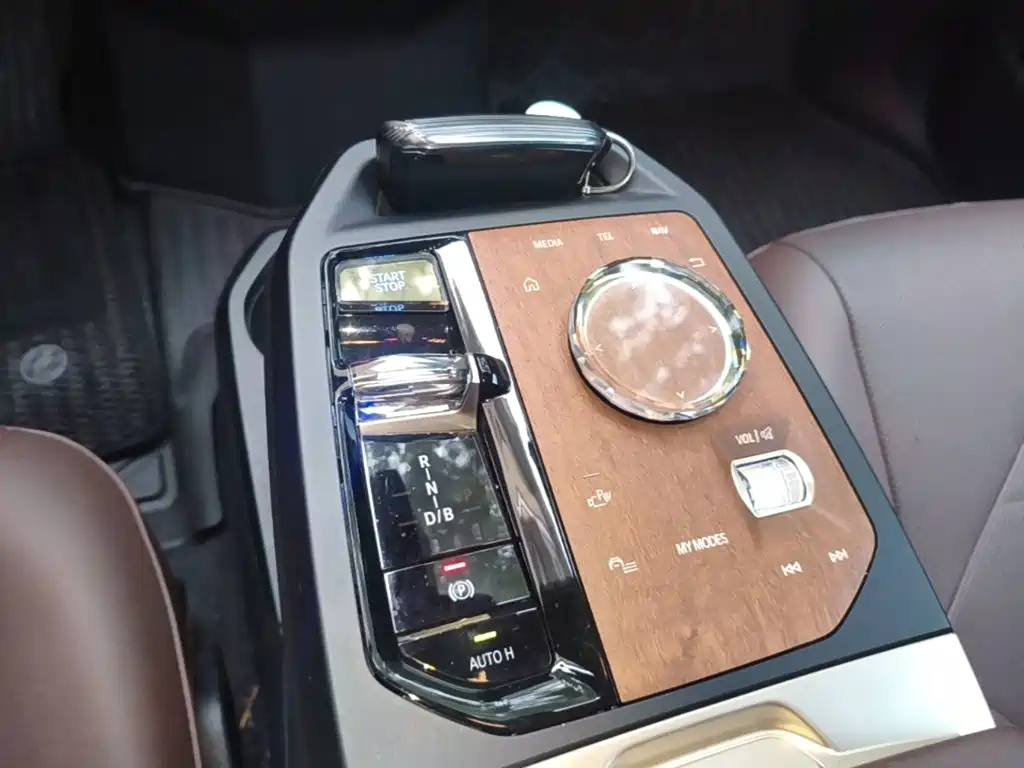 BMW iX — миниатюра 14