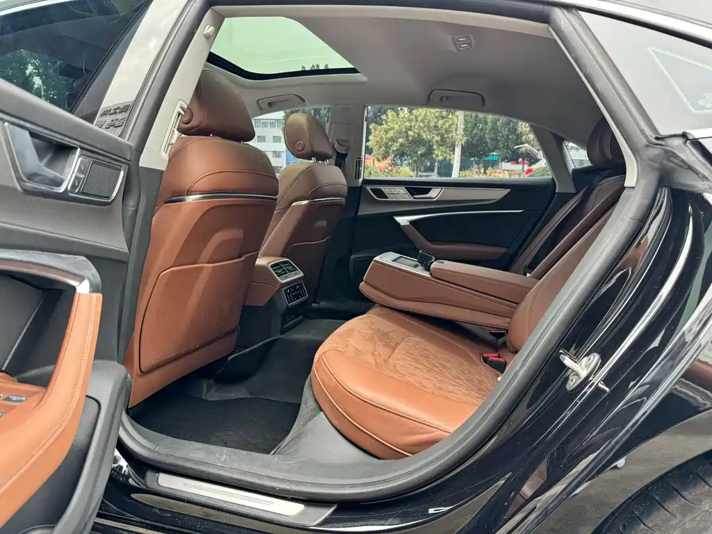 Audi A7L — миниатюра 7