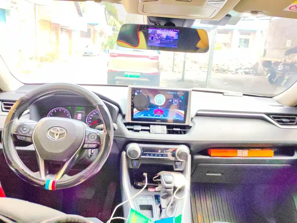 Toyota RAV4 — миниатюра 5