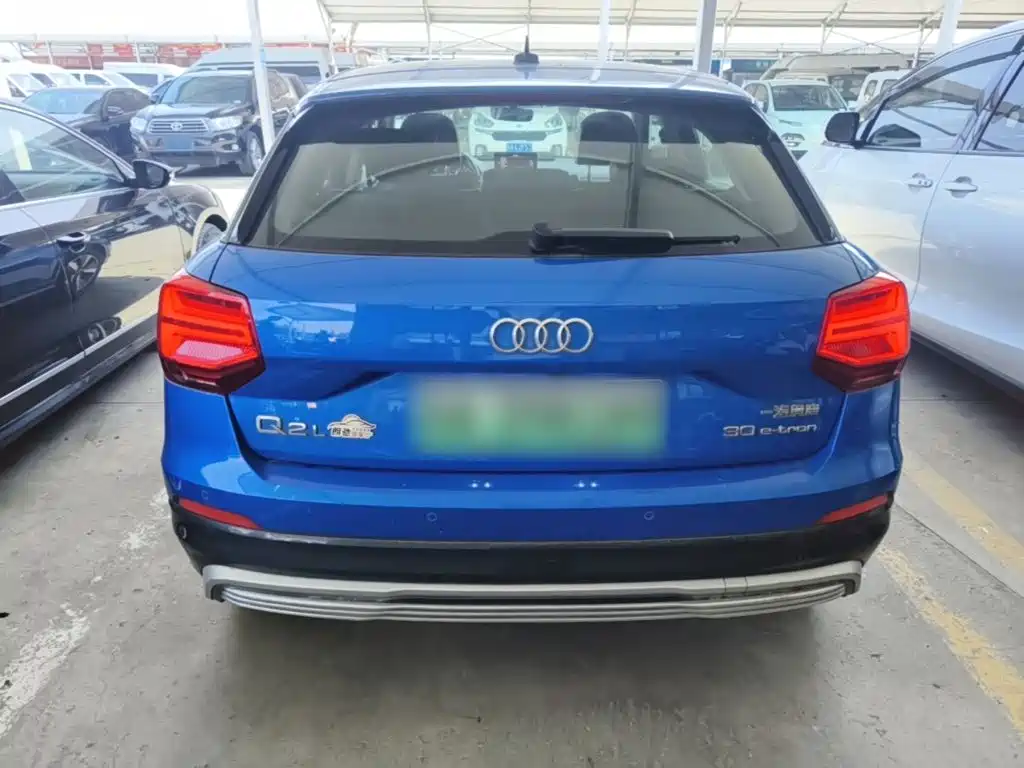 Audi Q2L e-tron — миниатюра 6