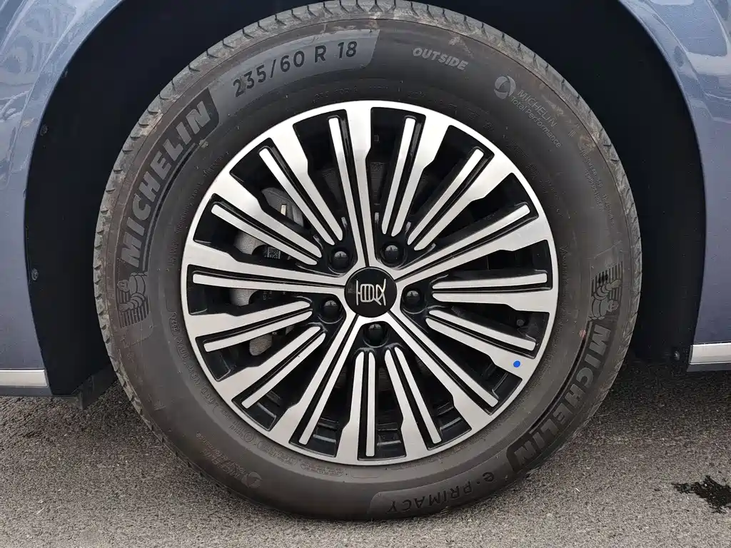 BYD Xia 2025 DM-i 1.5T 180km
