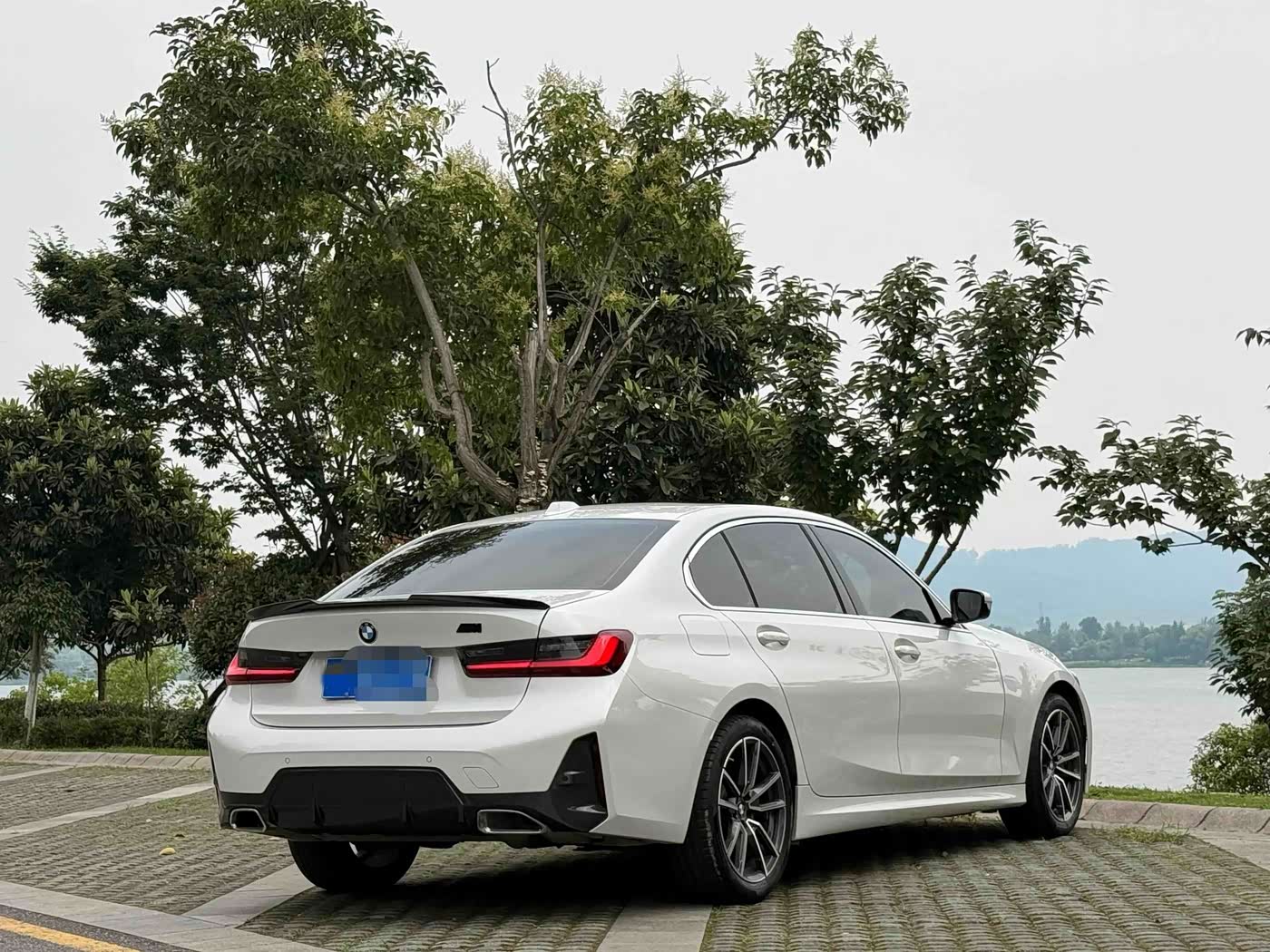 BMW 3 Series 2.0 л 2023 г. Белый, пробег 36000 км
