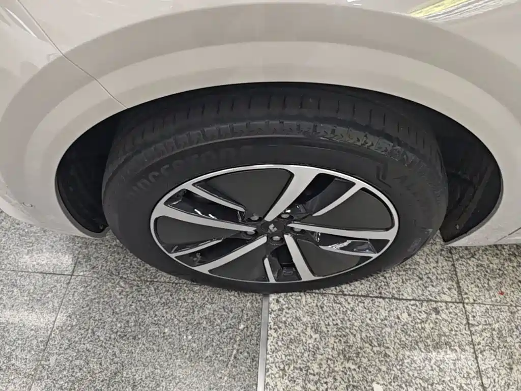 Li Auto Li L6 — миниатюра 23