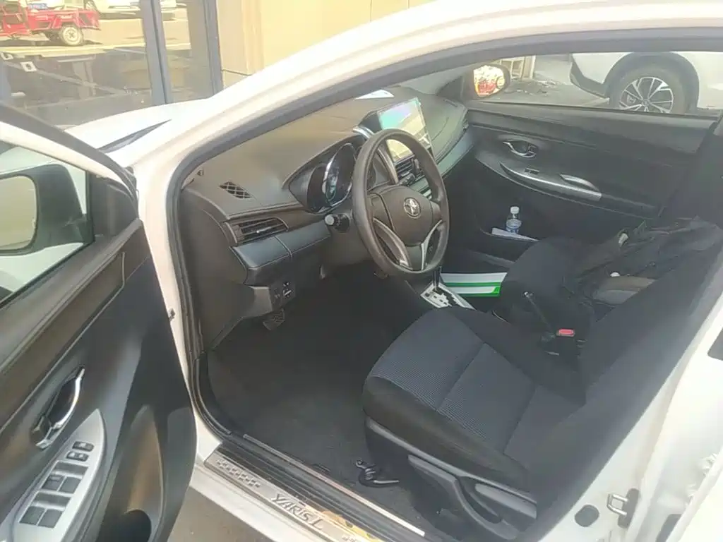 Toyota Yaris L — миниатюра 16