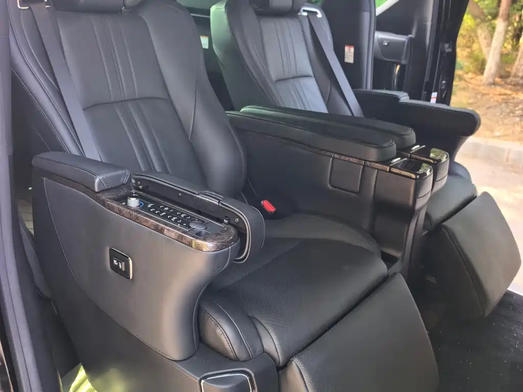 Toyota Vellfire — миниатюра 13