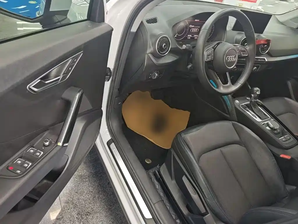 Audi Q2L e-tron — миниатюра 16