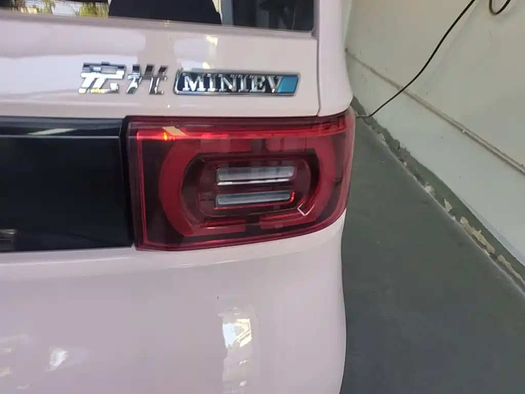 Wuling MINIEV — миниатюра 8