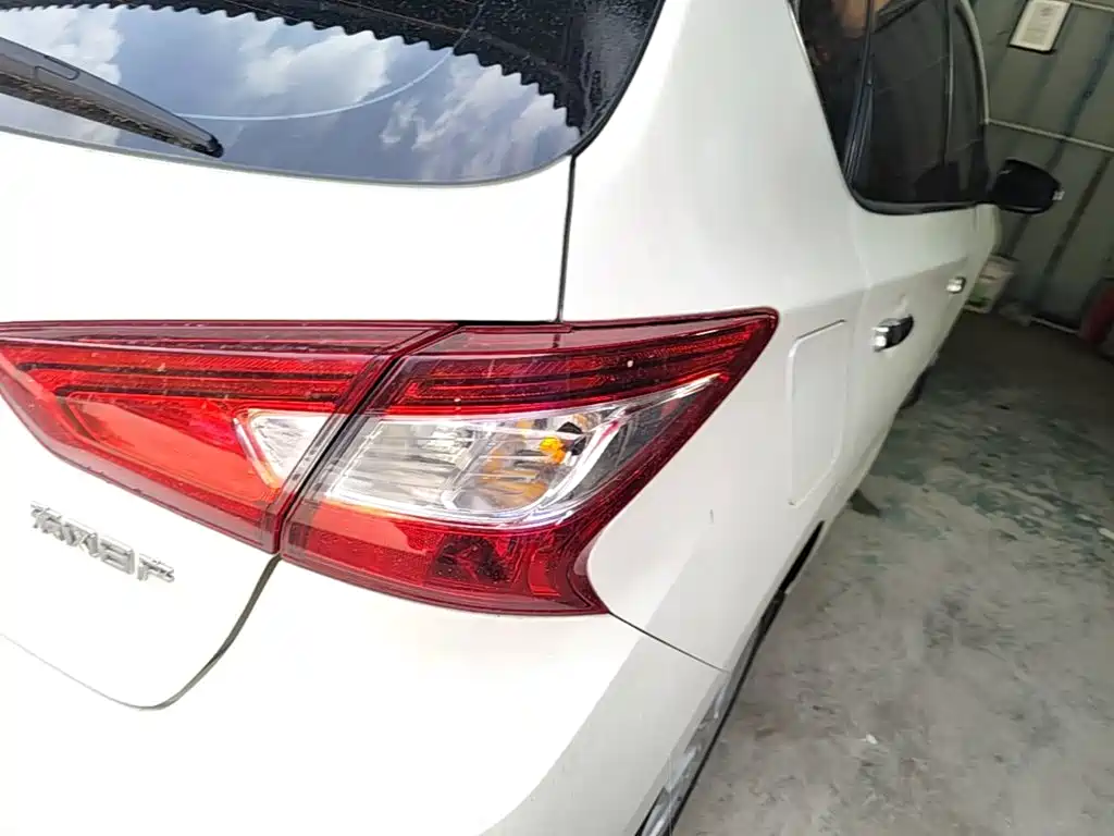 Nissan Tiida — миниатюра 8