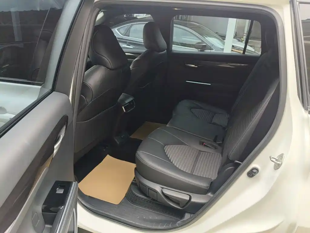Toyota Crown Kluger — миниатюра 17