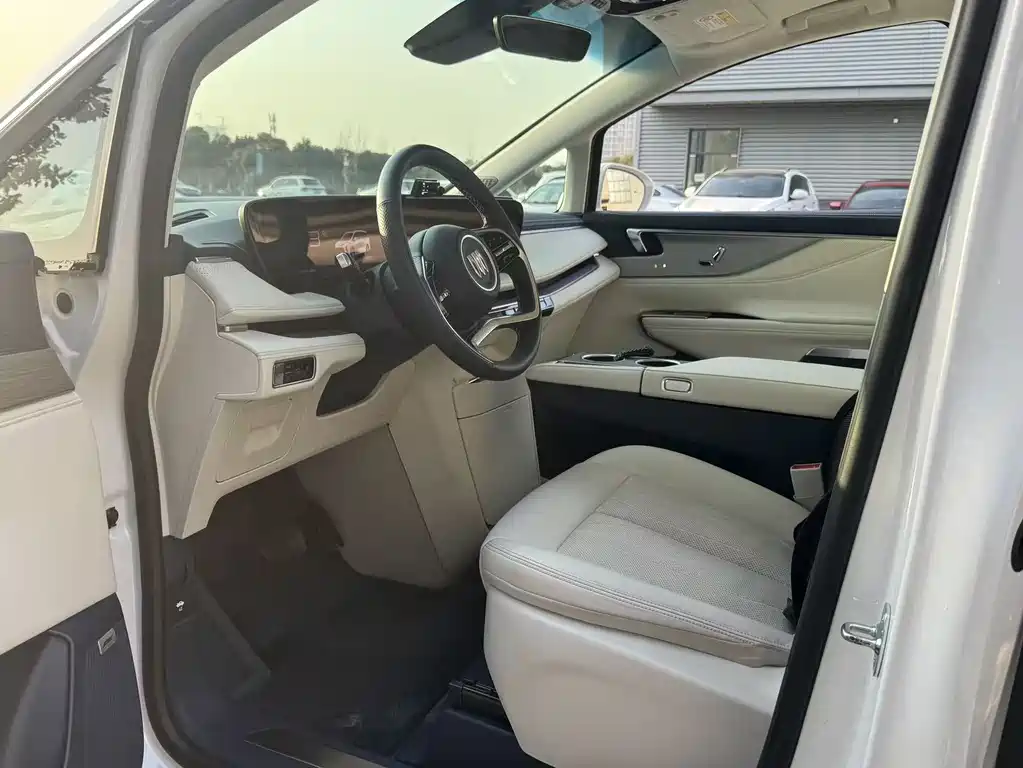 BUICK GL8 NEW ENERGY