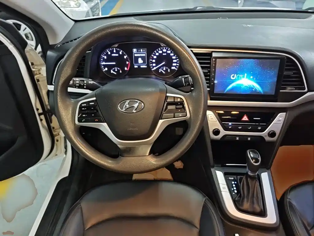 Hyundai Elantra — миниатюра 11