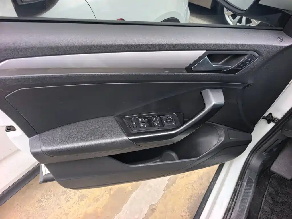 Volkswagen T-Roc — миниатюра 7