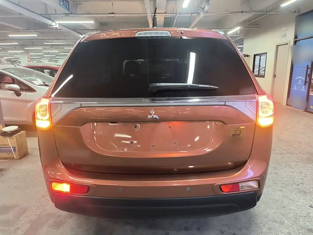Mitsubishi Outlander (Import) — миниатюра 6